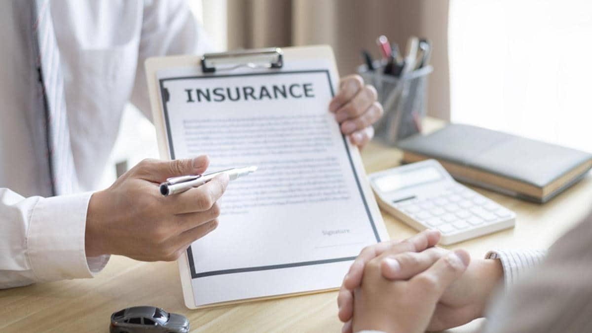 Muted Q4 expectations, regulatory changes weigh on insurance majors