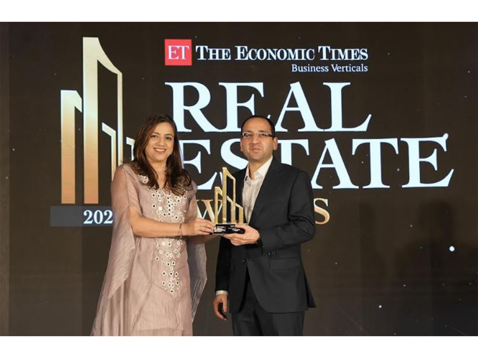 Bptp Honored For Iconic Commercial Project At Et Real Estate Awards