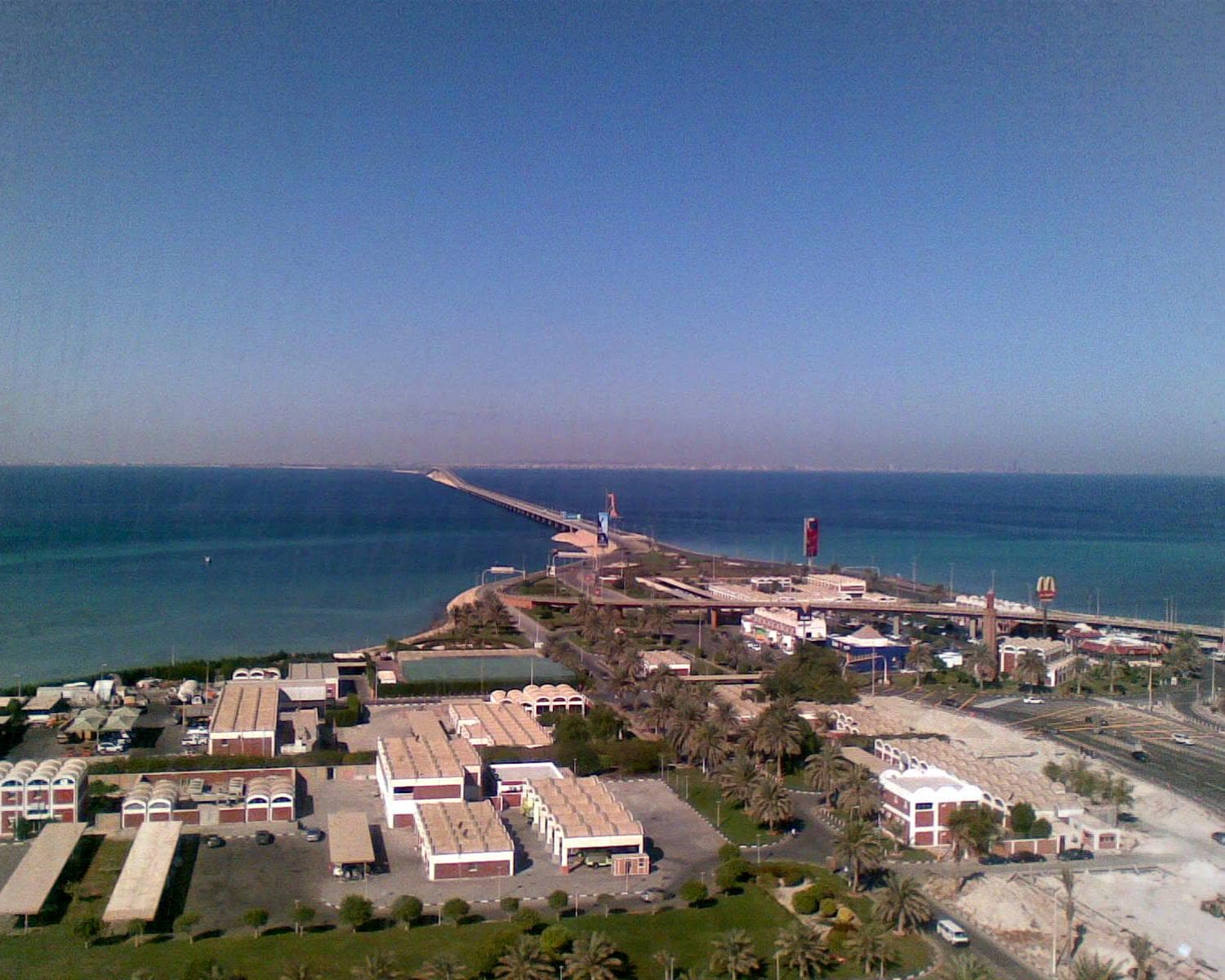 Saudi-Bahrain bridge closed over Iranian threats as Trump deadline nears