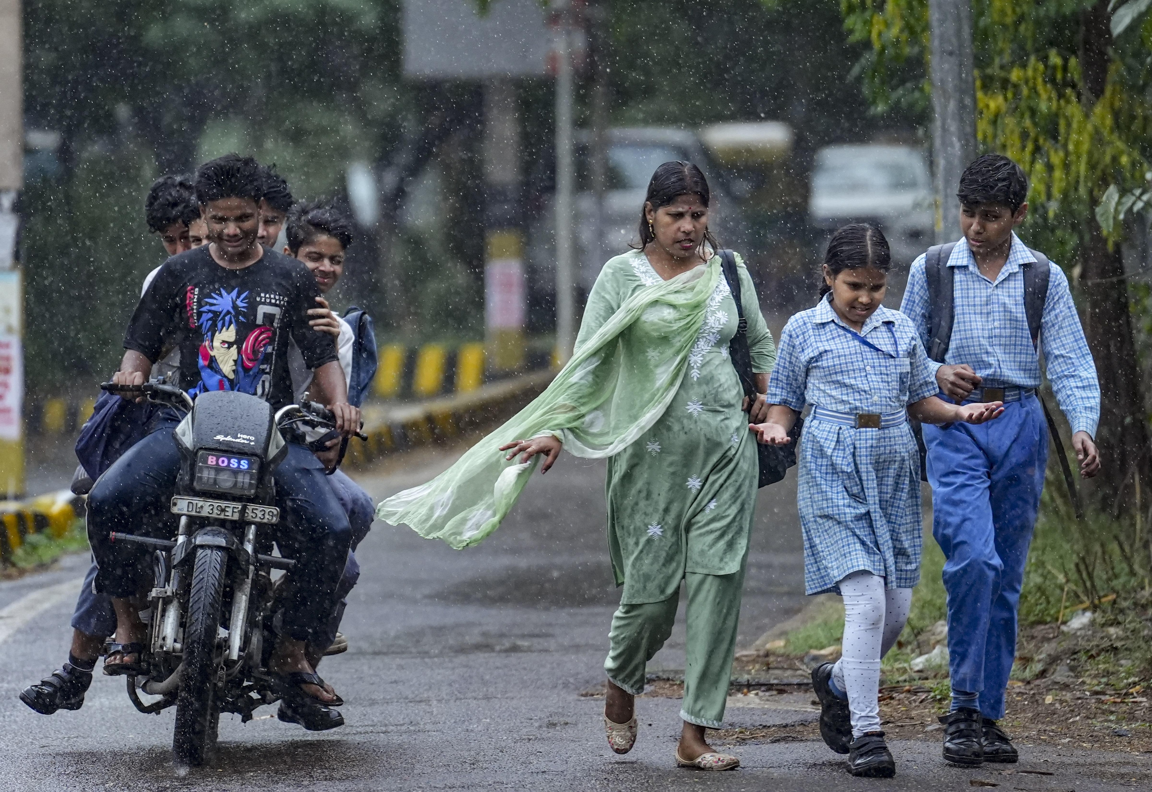 Rain, thunderstorms to lash several states today; heatwave alert continues