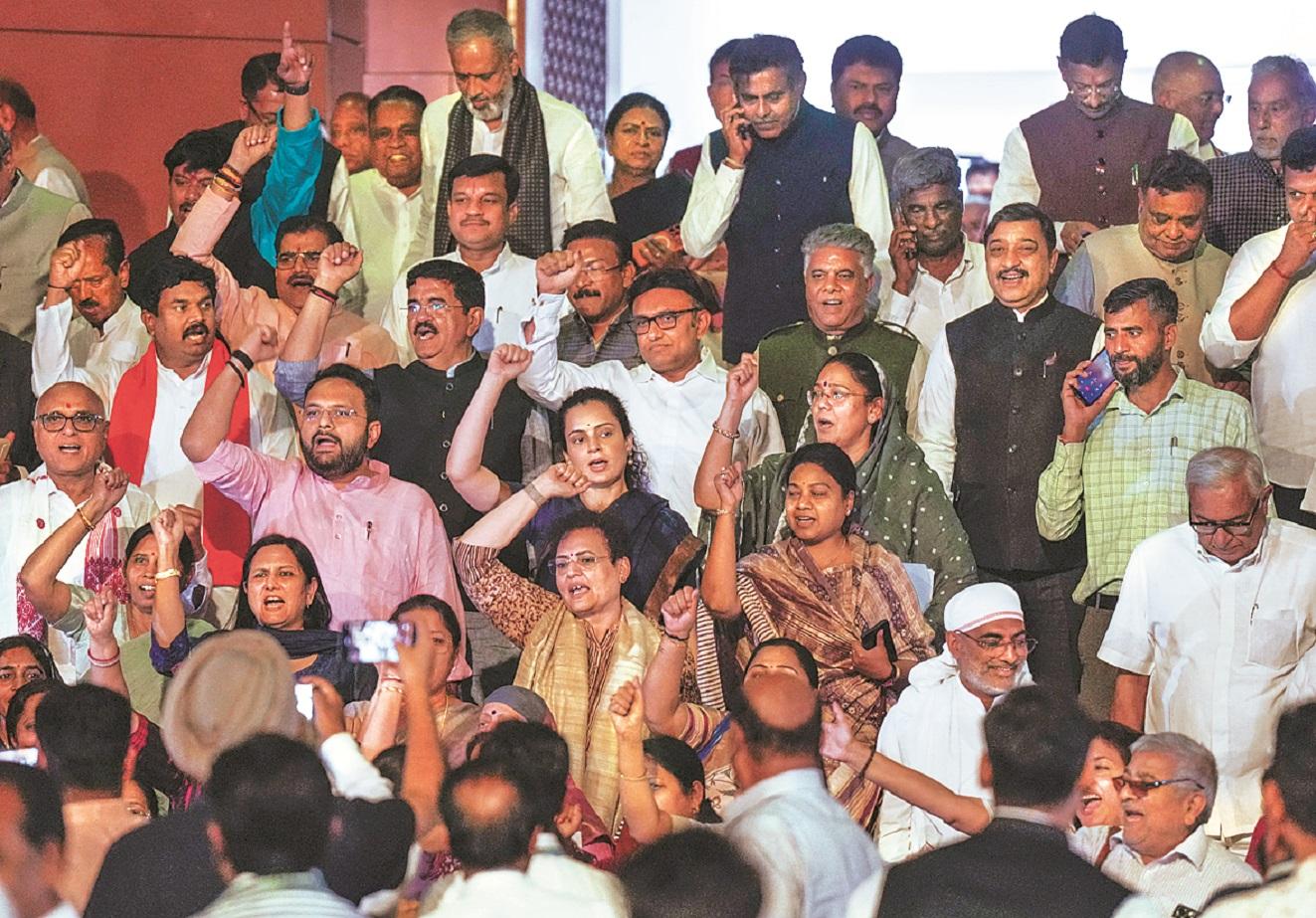 Best of BS Opinion: Govt must build consensus for Constitutional amendments