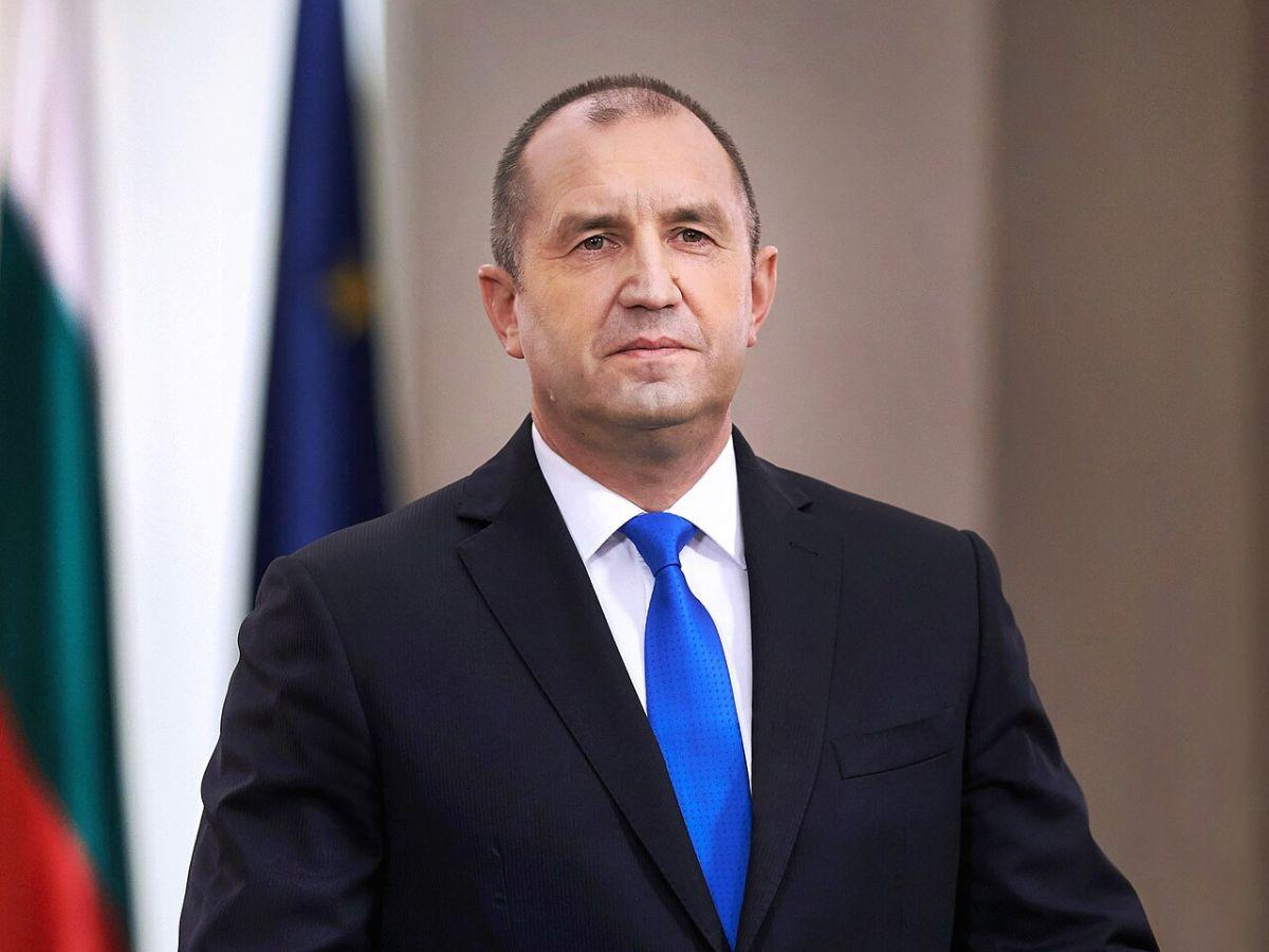 Kremlin-friendly ex-President wins Bulgaria elections in landslide