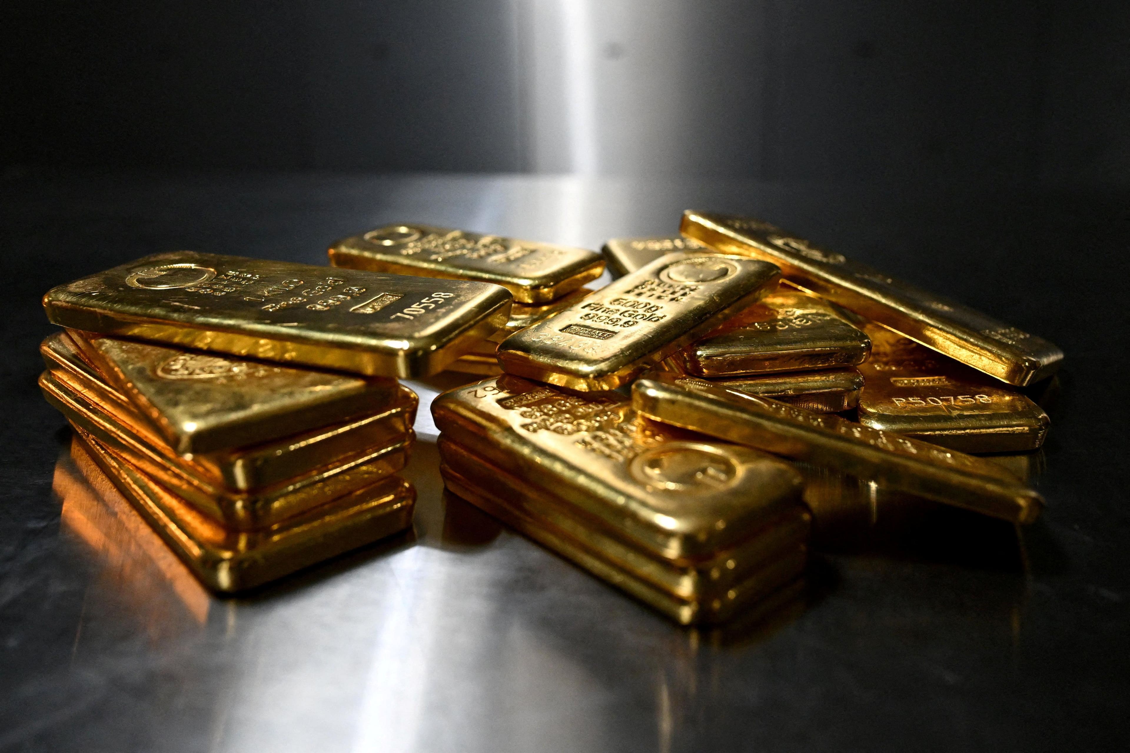 US Fed action, oil swings to test bullion as traders eye West Asia risks