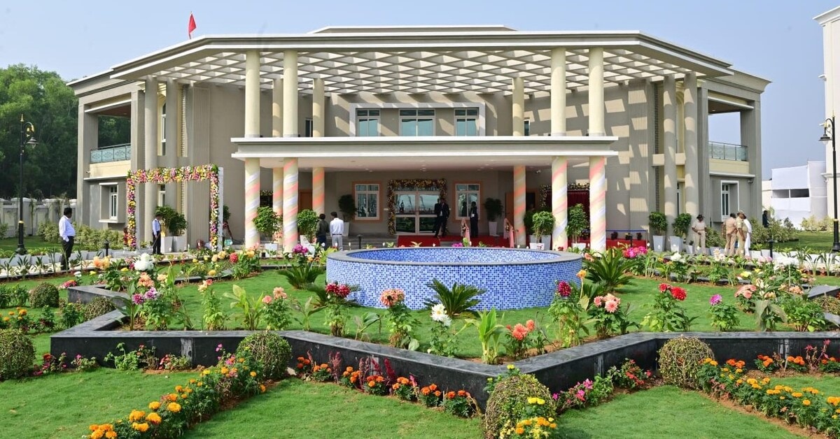 Planning a weekend getaway? Axis Bank cardholders can get up to ₹20,000 off