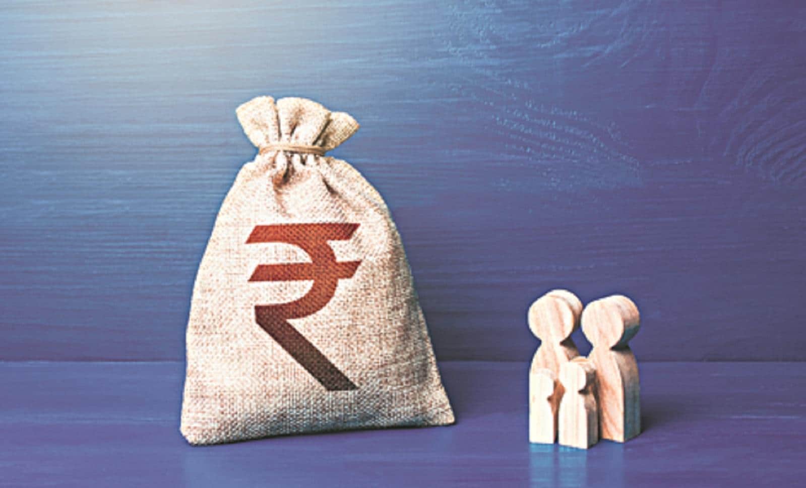 Rupee rises 1 paisa to 95.73 against US dollar during early trade Rupee rises 1 paisa to 95.73 against US dollar during early trade