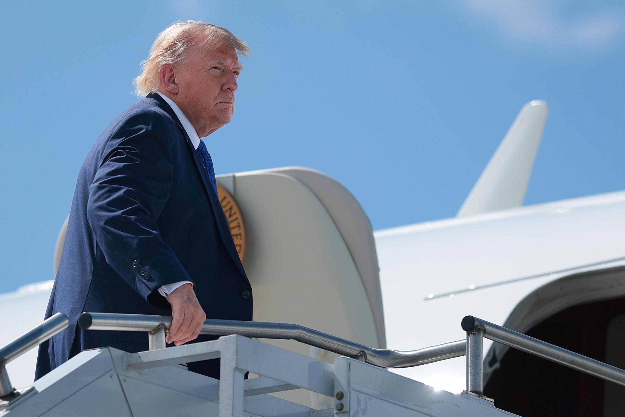 With Trump secretly evacuated, imperiled Air Force One becomes flying decoy