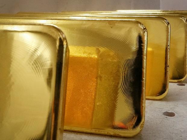 Gold prices slip as higher US Treasury yields dim appeal
