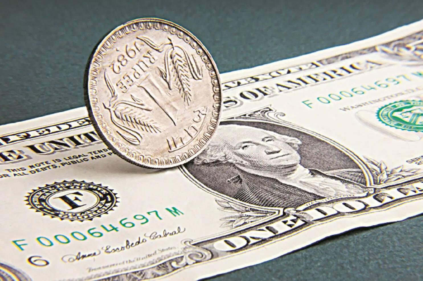Rupee falls 13 paise to 95.56 against US dollar on oil price rise, Fed bets