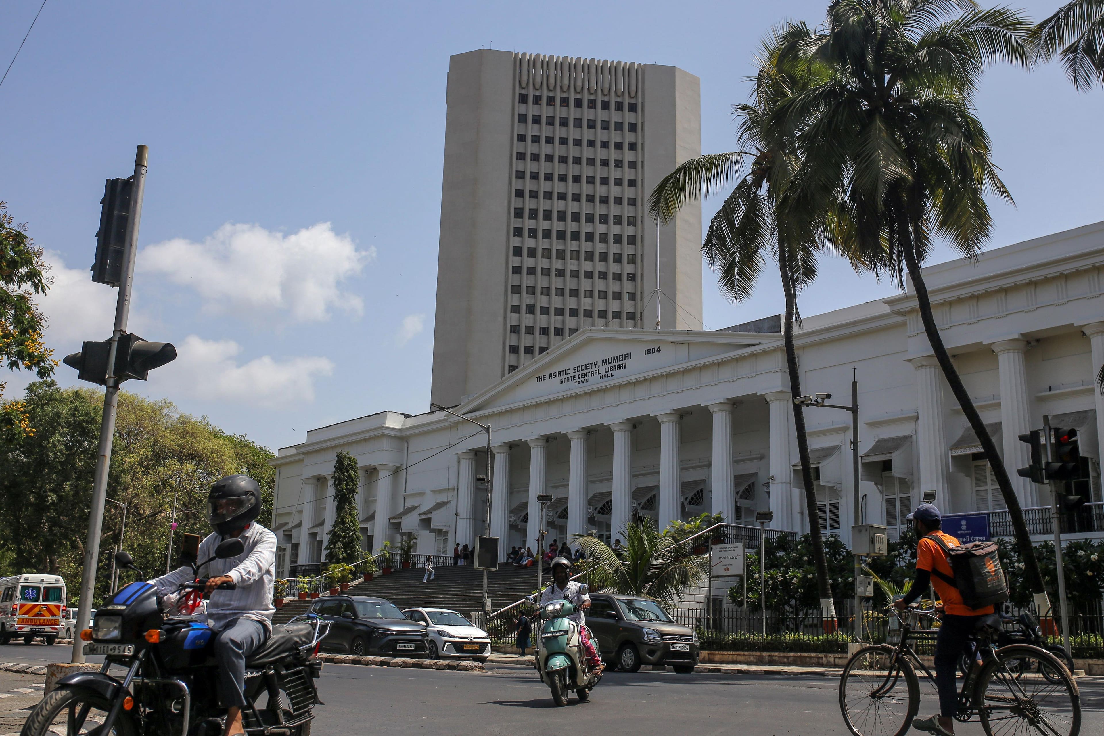 India's record diaspora inflows leave RBI facing potential $10.6 bn bill