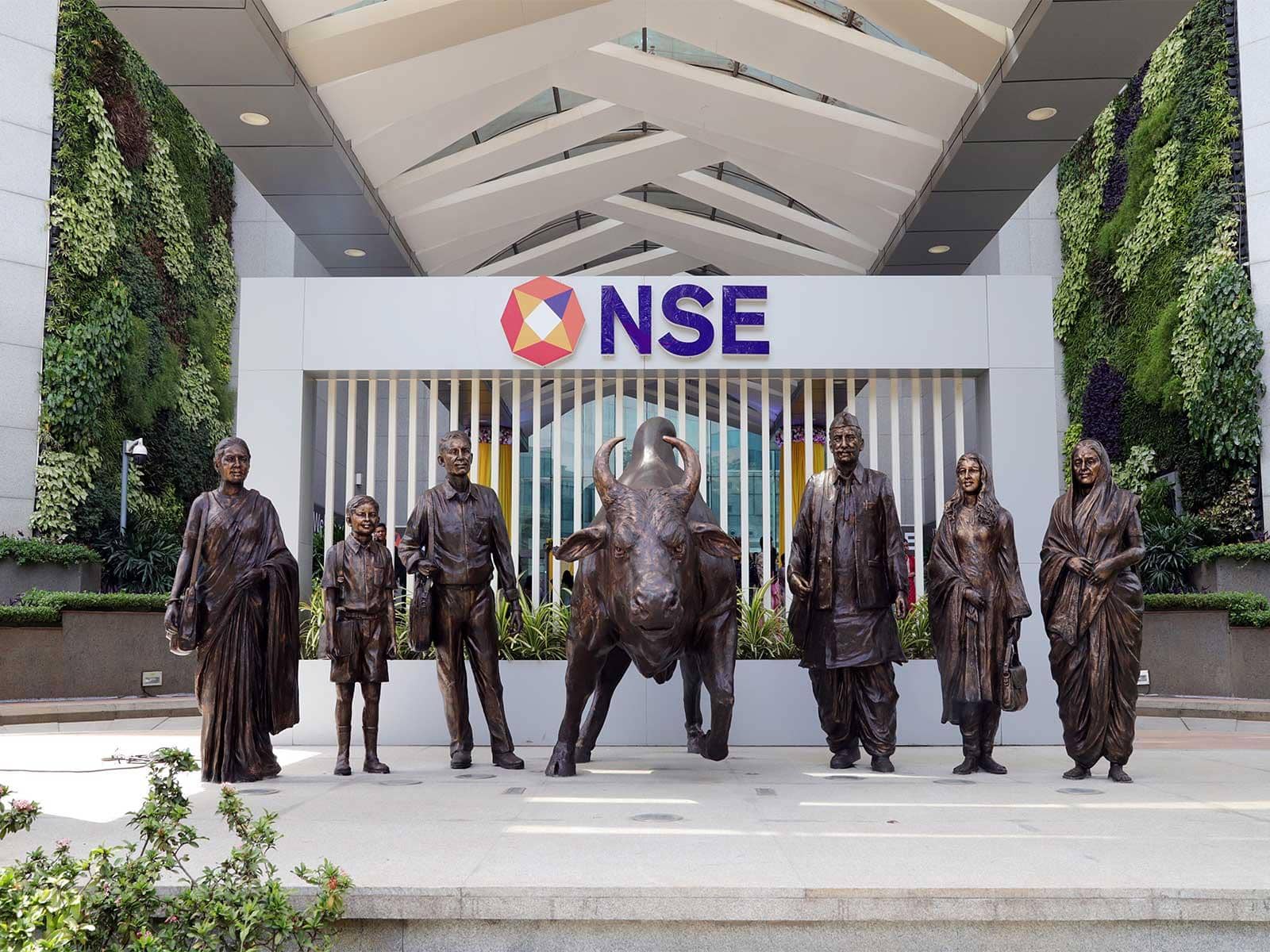 NSE IPO Fees: 20 Bankers Earn ₹186 Crore in Commissions