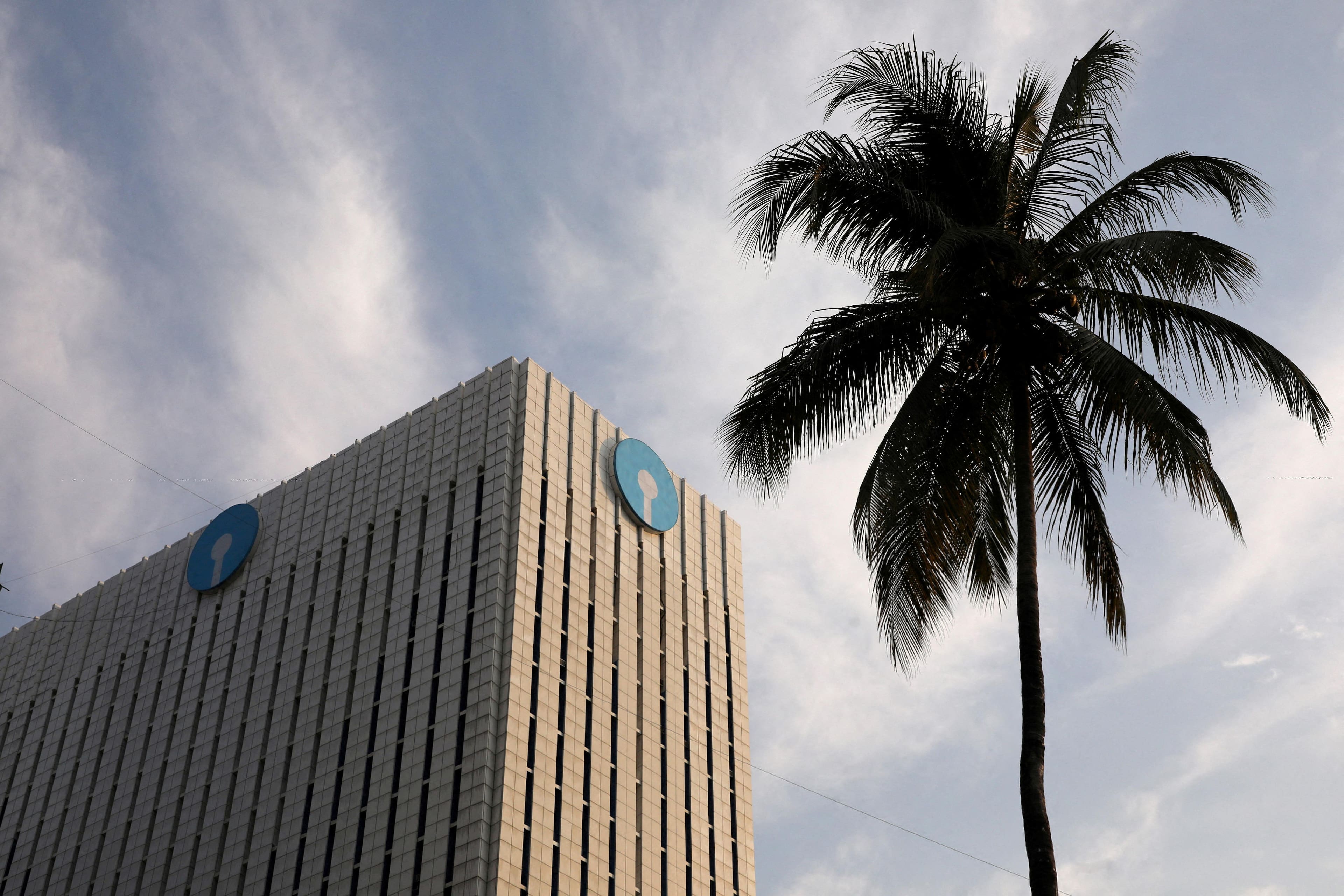 SBI Investigates Possible Leak of Nearly 3,900 Customer Records on Dark Web