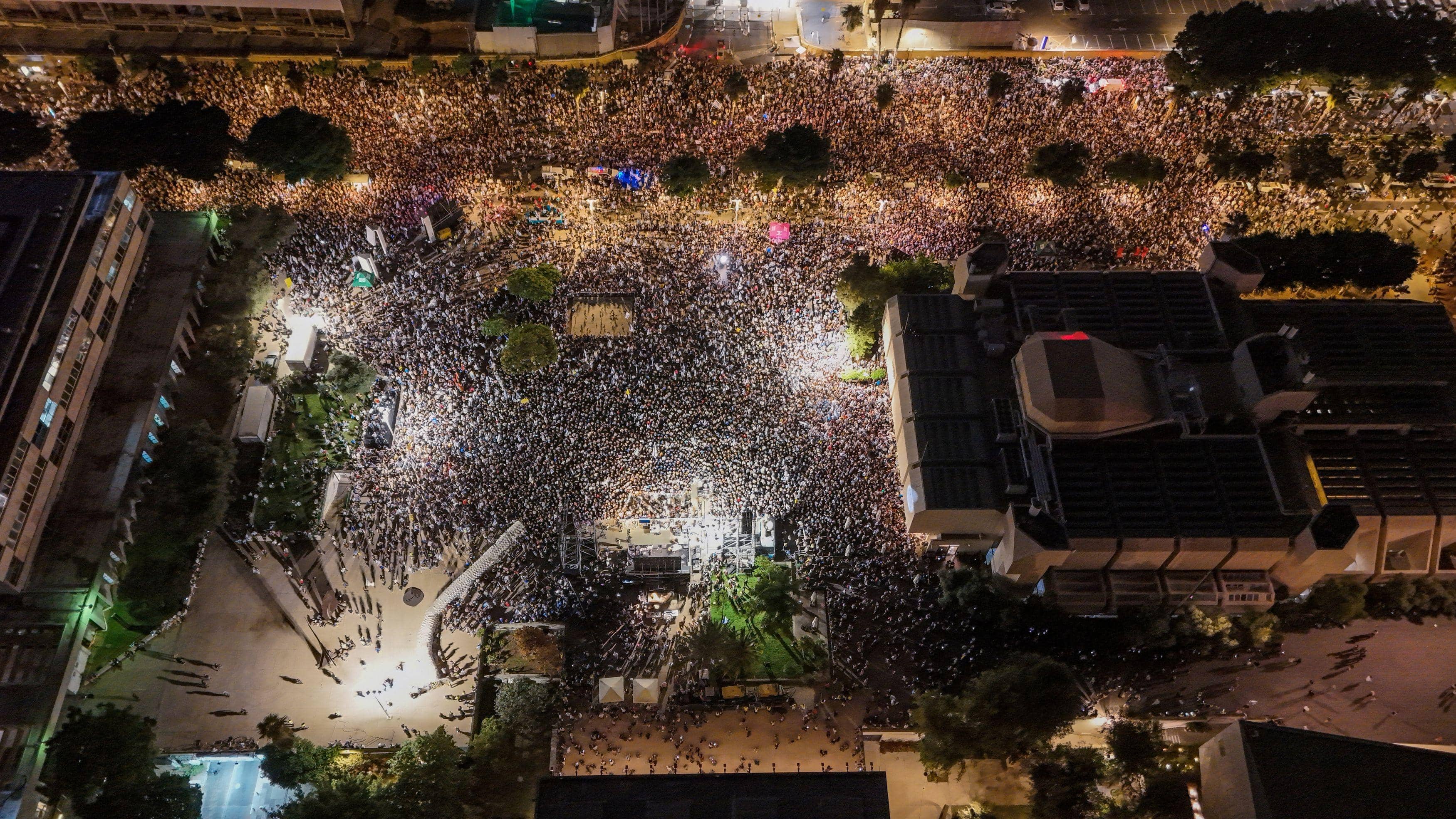 Israelis hold final rally against Netanyahu ahead of consequential election
