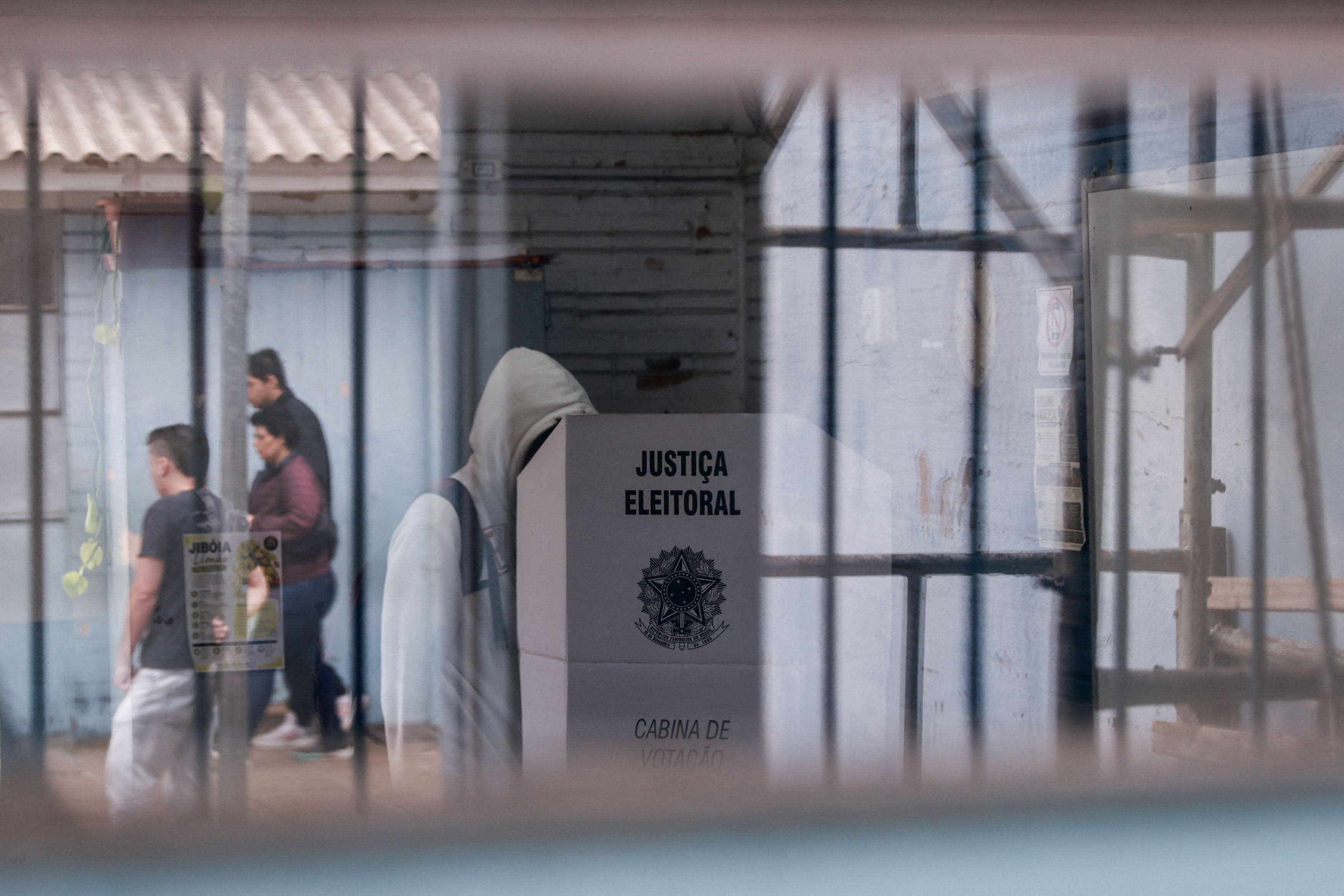 Brazil votes in tight presidential runoff between Lula and Bolsonaro