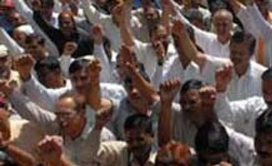 United Andhra supporters build up protests against division