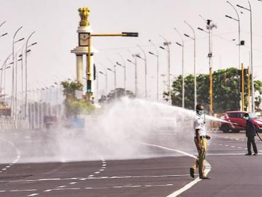 Health workers disinfecting streets in Tamil Nadu | File photo