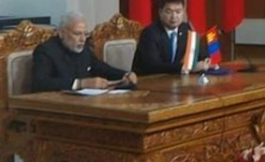 Modi praises Mongolia as new bright light of democracy in world