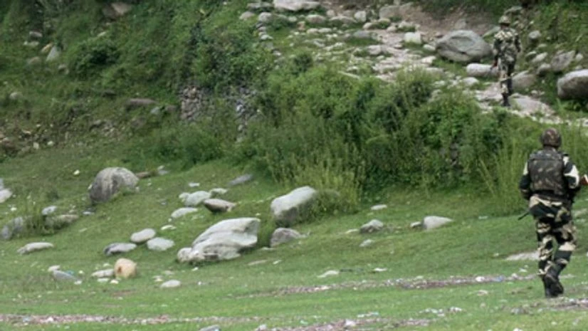 Army foils infiltration bid, soldier killed by militants Army foils infiltration bid, soldier killed by militants