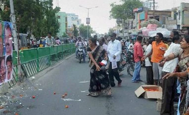 58% voting in Seemandhra by 1:30 pm; stray incidents reported