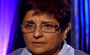 Phoned Anna Hazare several times, but could not talk: Bedi