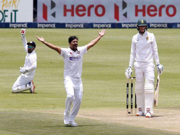 Shardul Thakur and Rishabh Pant appeal successfully for the wicket of South Africa's Rassie van der Dussen (Photo: Reuters)