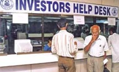 Investors keep fingers crossed