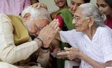 Modi tweets 'selfie' with mother