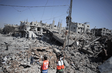Gaza crisis: Fighting erupts hours after start of ceasefire