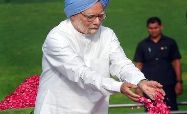 RBI-govt relationship like husband-wife, says former PM Manmohan Singh Manmohan Singh, Jawahar Lal Nehru, Tribute