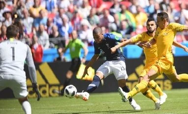 Pogba goal saves France's blushes against disciplined Australians, FT 2-1 Australia vs France