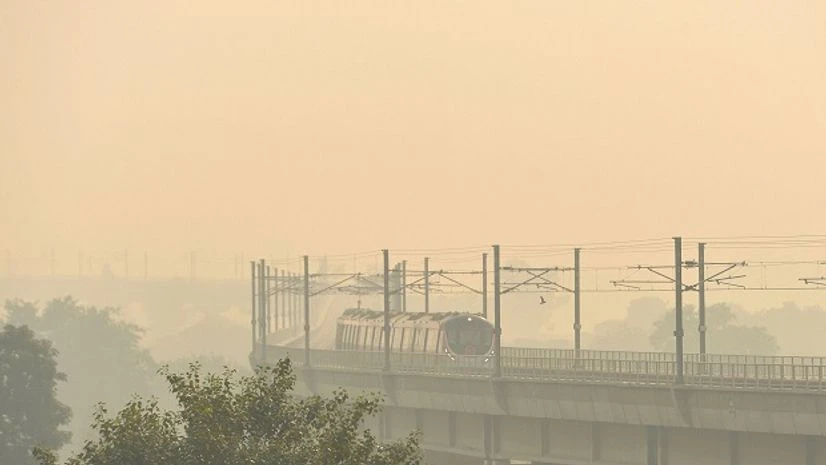 Delhi metro running amid dense haze and low visibility Delhi pollution, Delhi metro, haze and low visibility