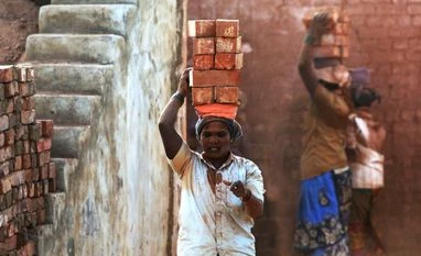 SC mulls giving 15 days to Centre, states to transport all migrant workers Migrant labourers