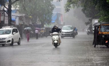 Heavy rains likely in Mumbai and Konkan today, IMD issues alert rains, monsoon