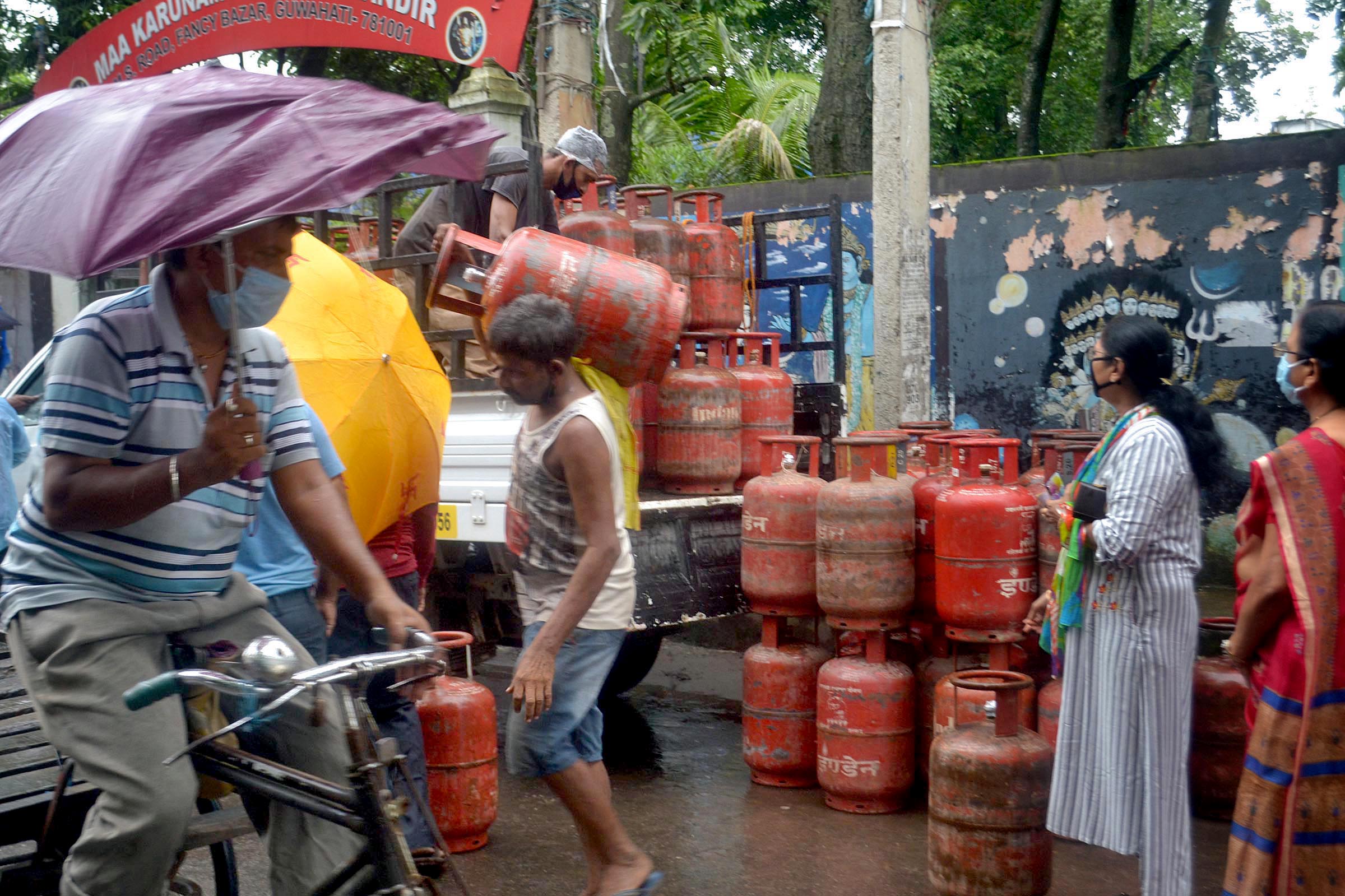 Petrol, diesel prices can rise by Rs 12, LPG by Rs 280 a cylinder: Nomura Petrol, diesel prices can rise by Rs 12, LPG by Rs 280 a cylinder: Nomura