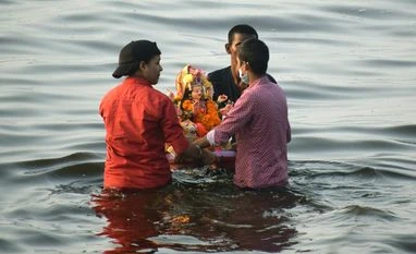 8 dead, several missing after flash floods during idol immersion in Bengal Durga puja, immersion