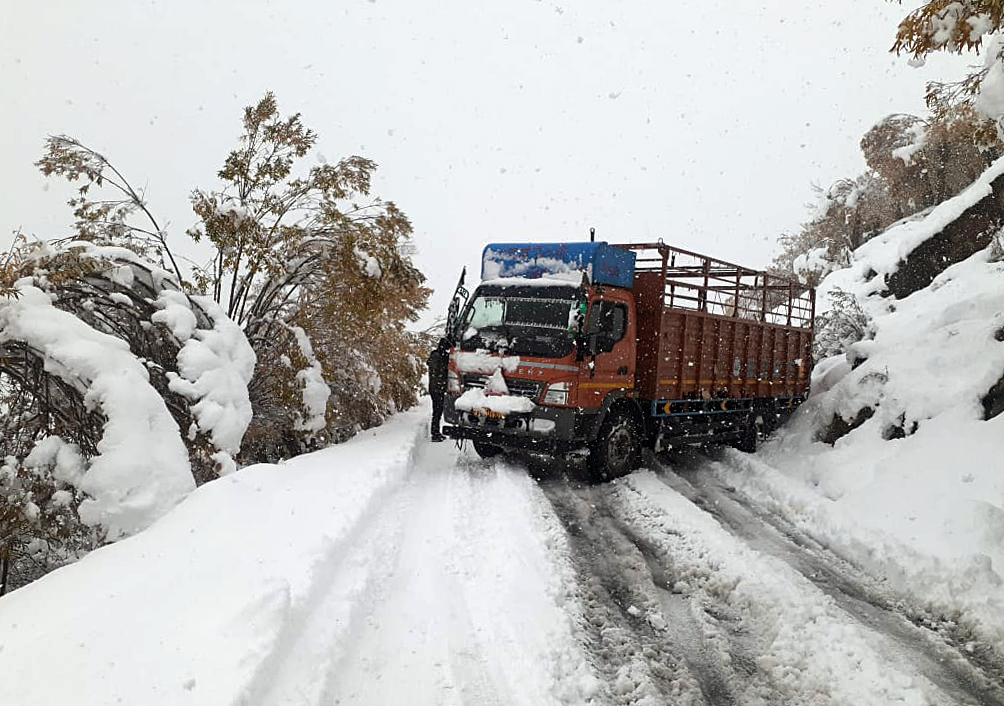 A truck got stuck on the snow-covered road as Sissu area in Lahaul and Spiti district A truck got stuck on the snow-covered road as Sissu area in Lahaul and Spiti district