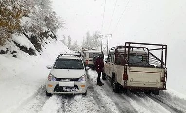 Yellow alert in Himachal after 104 roads blocked in rain, snowfall Snowfall, Himachal