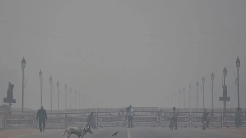 Air Pollution, smog A thick blanket of smog covered the India Gate due to air pollution in New Delhi.