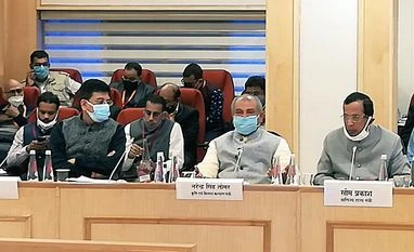 Farmer leaders threaten to walk out; govt convinces them to continue talks Farmers protest, farmers protest in delhi, farmers from punjab