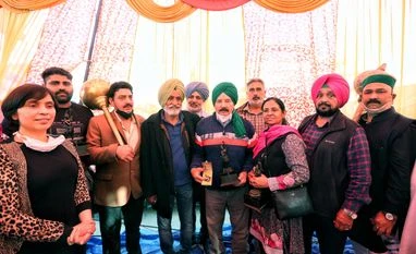 Bharat Bandh, Award 'Wapsi', Kejriwal visit: Updates on farmers' protest Farmers protest