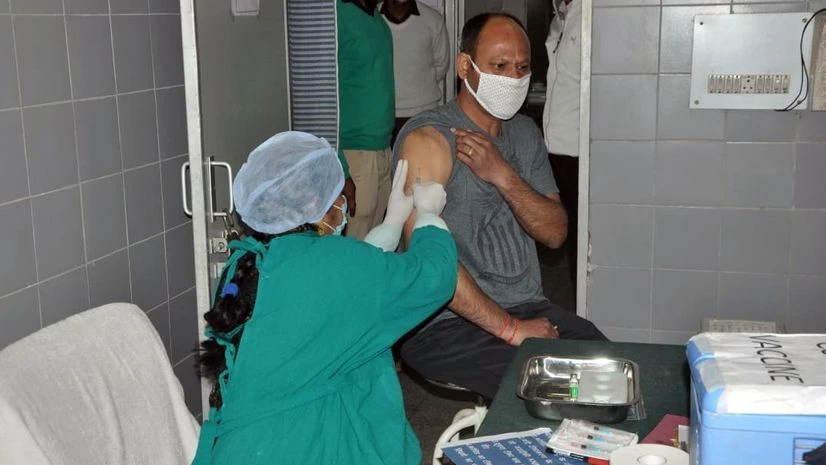 60 Indo-Tibetan Border Police (ITBP) personnel received the Covid-19 vaccine at Basic Training Centre in Panchkula 60 Indo-Tibetan Border Police (ITBP) personnel received the Covid-19 vaccine at Basic Training Centre in Panchkula