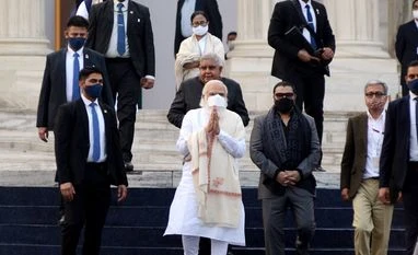 Mamata govt to table resolution against new farm laws in Assembly tomorrow Prime Minister Narendra Modi, West Bengal CM Mamata Banerjee and West Bengal Governor Jagdeep Dhankar during a Parakram Diwas celebration event on the occasion of Netaji Subash Chandra Bose 125th birth anniversary, at Victoria Memorial in Kolkata