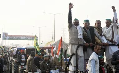 Farm laws a 'fire' which would lead to losses: BKU Prez Naresh Tikait Farmers shout slogans during their ongoing protest against new farm laws at the Delhi-Gazipur border