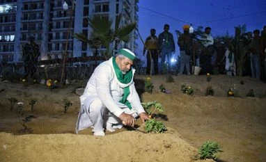 PM should ask MPs, MLAs to give up pension, says Rakesh Tikait Farmer protest, Rakesh Tikait