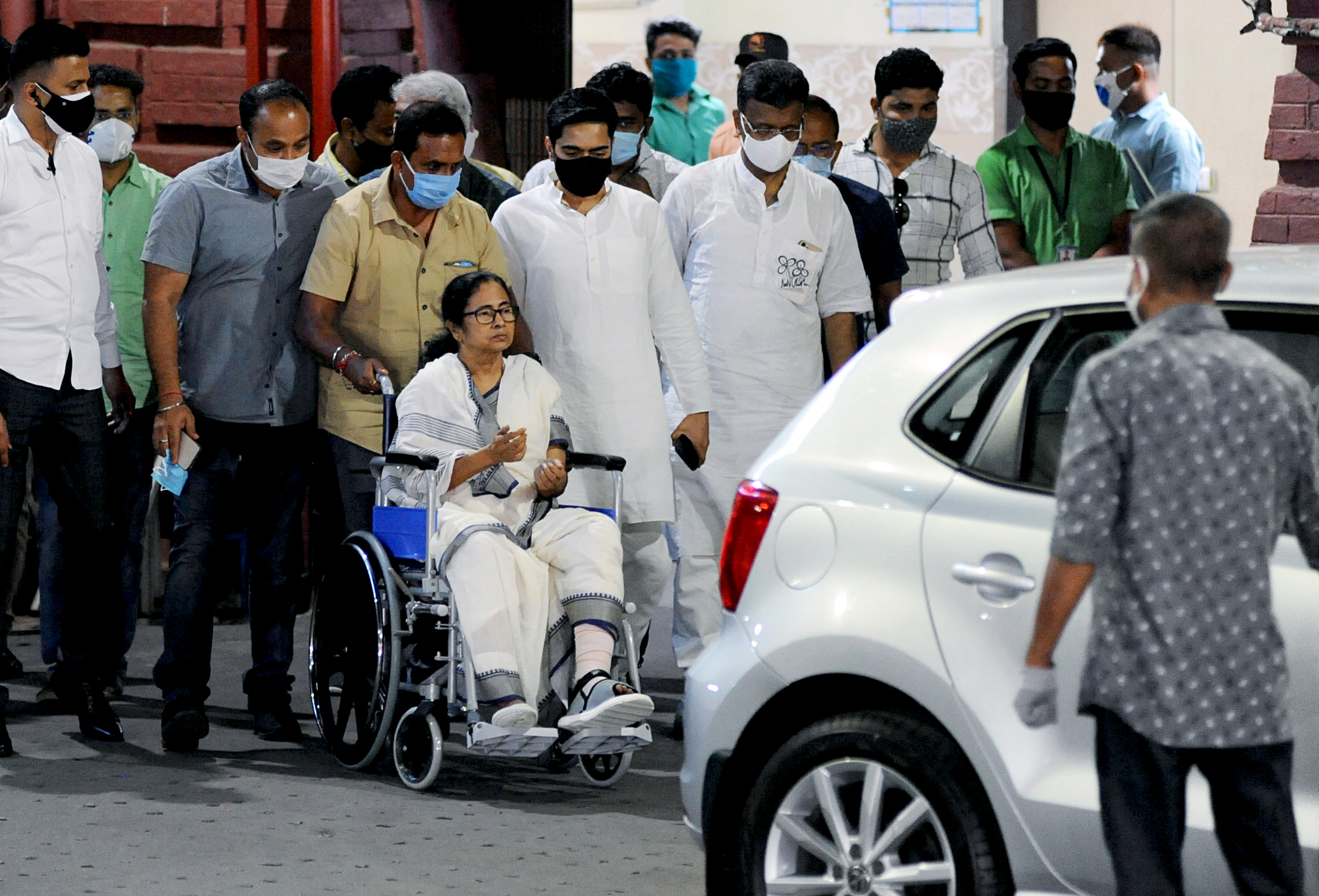 EC concludes injuries sustained by Mamata not result of attack: Report