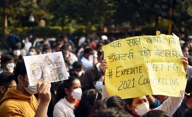 Delhi doctors continue protest against delays in NEET-PG counselling doctors protest, Delhi doctors protest
