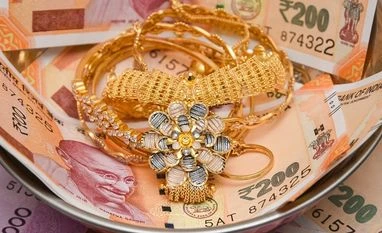 Muthoot, Manappuram Finance tank up to 9% on RBI's cash disbursal advisory Muthoot, Manappuram Finance tank up to 9% on RBI's cash disbursal advisory