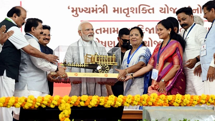 Prime Minister Narendra Modi being felicitated at the inauguration of the various development projects at Gujarat Gaurav Abhiyan, in Vadodara. (Photo: ANI) Prime Minister Narendra Modi being felicitated at the inauguration of the various development projects at Gujarat Gaurav Abhiyan, in Vadodara. (Photo: ANI)