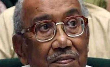 (File Photo) Veteran film director Tarun Majumdar passed away at the age of 91 due to prolonged illness, in Kolkata on Monday. (File Photo) Veteran film director Tarun Majumdar passed away at the age of 91 due to prolonged illness, in Kolkata on Monday.