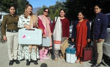 Voting begins in HP as BJP eyes return to power, Cong battles for change Polling officials carrying Electronic Voting Machines (EVM), Voter Verified Paper Audit Trail (VVPAT) and other polling materials leave for the polling stations for the upcoming Himachal Pradesh Assembly elections, in Kullu on Friday.