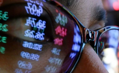 How to invest in an uncertain market? Here is a defensive strategy by KIE stock market